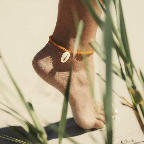 Gold bracelet with amber and shell for ankle